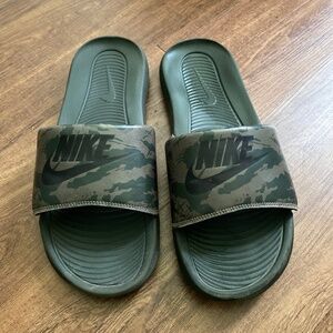Nike Victori One Green Camo Slide Men size 12